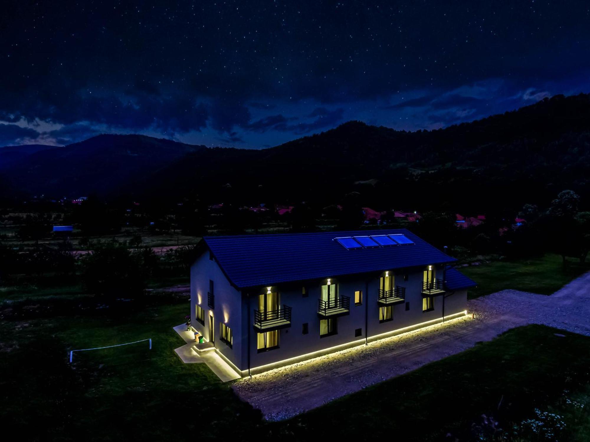 Transalpina Retreat Hotel Novaci-Străini Eksteriør billede