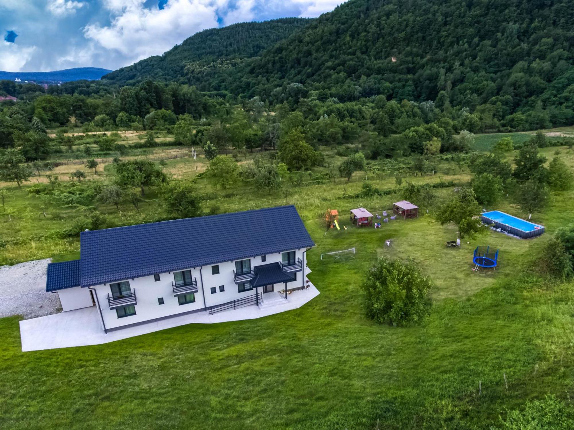 Transalpina Retreat Hotel Novaci-Străini Eksteriør billede