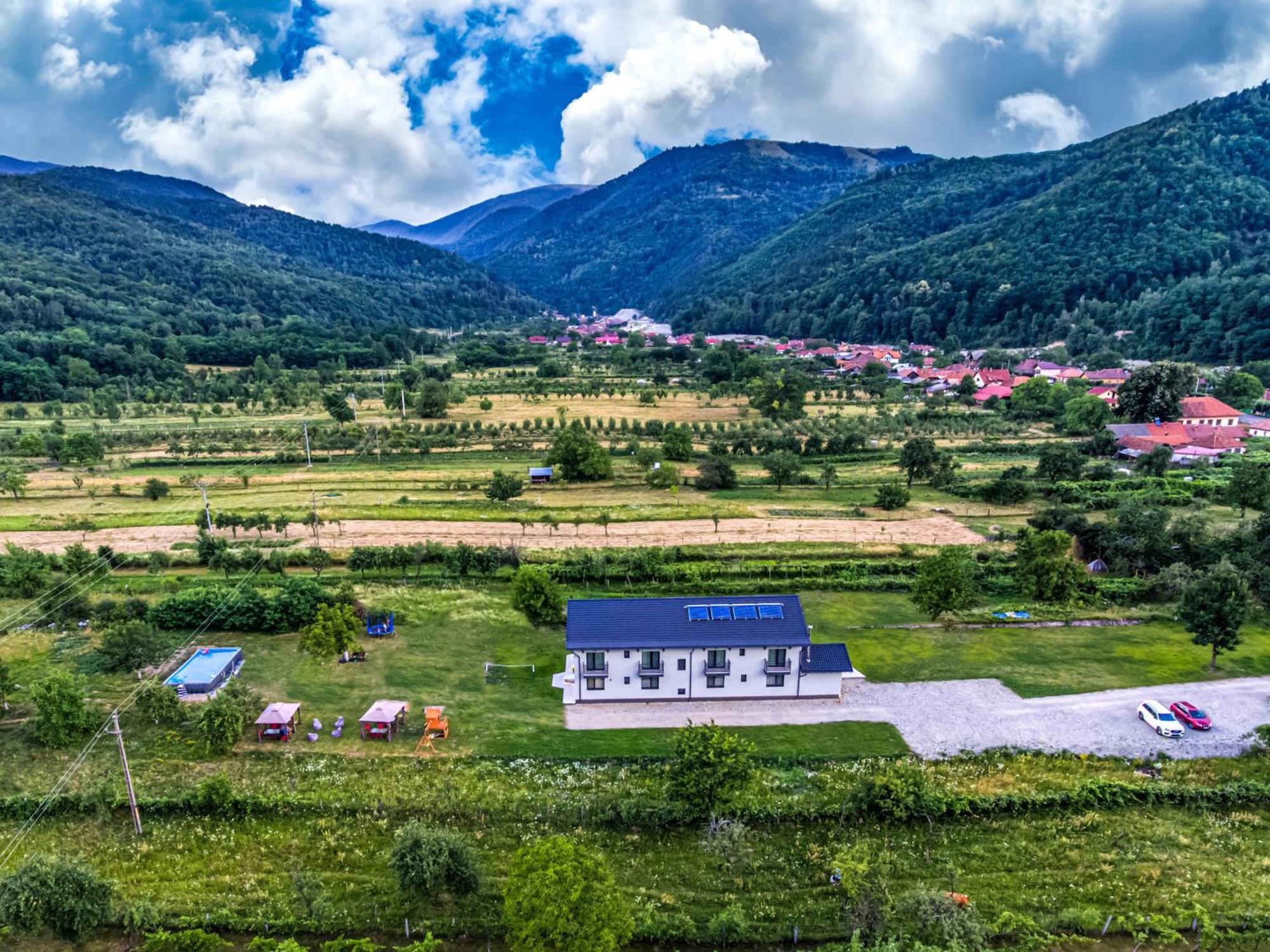 Transalpina Retreat Hotel Novaci-Străini Eksteriør billede