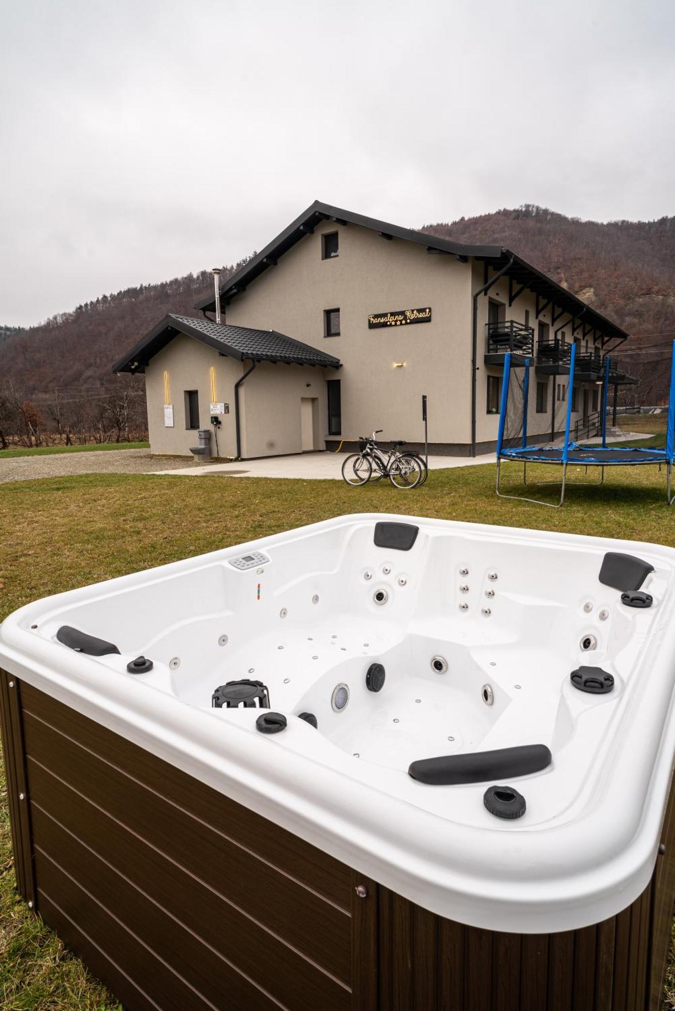 Transalpina Retreat Hotel Novaci-Străini Eksteriør billede